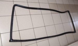 Уплотнитель лобового стекла Fuso Canter FE85/Canter TF E5 MK435030