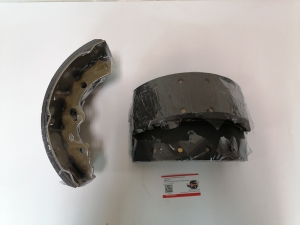 Колодки тормозные барабанные 4 шт на 1 ось Fuso MK321849