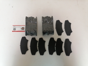 Колодки тормозные дисковые 8 шт на 1 ось Fuso Canter MK528946