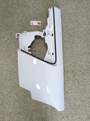 Панель кабины угловая правая (щека) Isuzu 8974060398