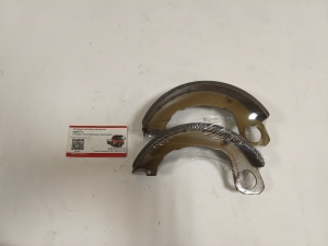 Колодки парковочного тормоза Е-4 Fuso Canter MK530539