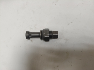 Шпилька колеса (дисковые тормоза) задняя в сборе из 3-х правая Fuso ML236271